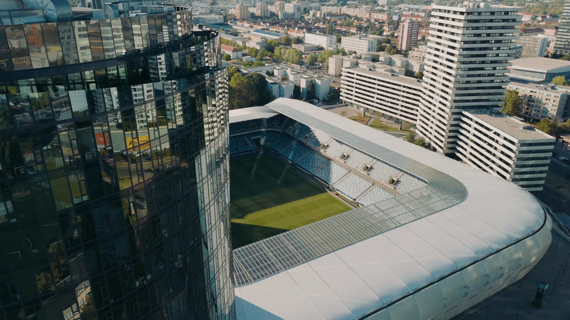 Tower 5 a Národný futbalový štadión, letecký pohľad, Bratislava